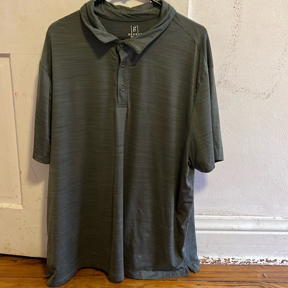 Green men’s polo 2XL.